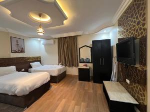 Complex hotel view客房内的一张或多张床位