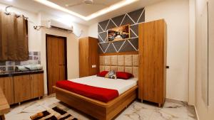 เตียงในห้องที่ HOTEL WONDER STAYS - For Couples, Students, Faculties, Corporates