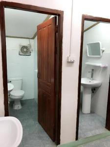 a bathroom with a toilet and a sink at Luang Prabang Inn in Luang Prabang