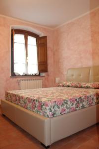 A bed or beds in a room at Lady Frantoio Toscano