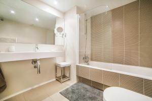 Kúpeľňa v ubytovaní Luxury Apartment in Sitges City + 16 fotografií