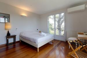 Postel nebo postele na pokoji v ubytování 114- Villa Harmonia, 4Chambres, Piscine, Clim + 52 fotografií