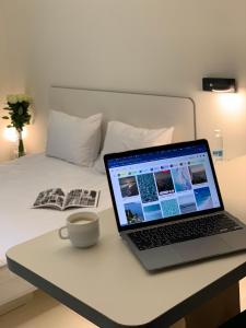Ένα ή περισσότερα κρεβάτια σε δωμάτιο στο Ultramarinn Hotel