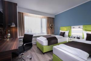 Postel nebo postele na pokoji v ubytování ibis Styles Offenburg City