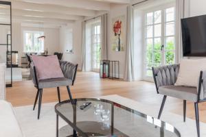 TV a/nebo společenská místnost v ubytování Reethüs Oevenum- Klassik trifft auf Moderne