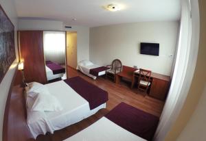 TV a/nebo společenská místnost v ubytování Hotel Reus Park