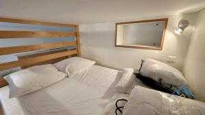 En eller flere senge i et værelse på Les Ambassadeurs 106 La Bourboule