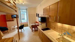 Køkken eller tekøkken på Les Ambassadeurs 106 La Bourboule