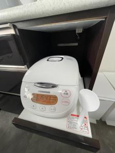 a toaster sitting on top of a counter at フロンティアコート105号室 in Nagoya