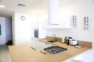 A kitchen or kitchenette at Gorgeous 2BR Gozo Apt with private balcony & Pool by 360 Estates