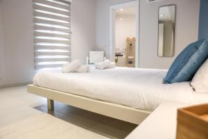 A bed or beds in a room at Gorgeous 2BR Gozo Apt with private balcony & Pool by 360 Estates