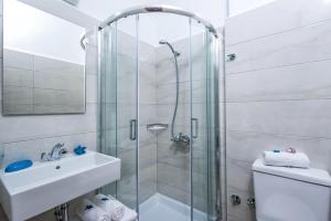 Koupelna v ubytování Floral Hotel