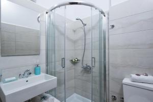 Koupelna v ubytování Floral Hotel