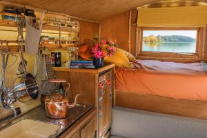 Katil atau katil-katil dalam bilik di 4x4 Mountain Cabin