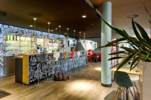 Lounge nebo bar v ubytování ibis Konstanz