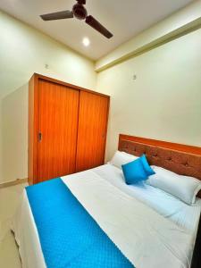 Ένα ή περισσότερα κρεβάτια σε δωμάτιο στο Hotel Stayour Inn