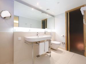 A bathroom at ibis Styles Tallinn
