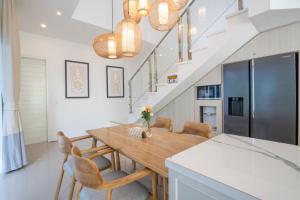 Η κουζίνα ή μικρή κουζίνα στο Alancia Villa By Island Escape