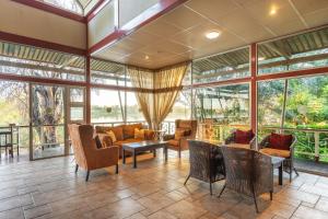 Posezení v ubytování Protea Hotel by Marriott Zambezi River Lodge