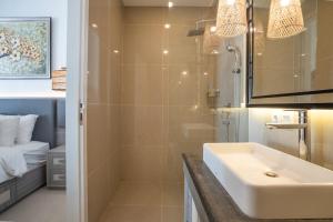 Ένα μπάνιο στο Alancia Villa By Island Escape +12 φωτογραφίες