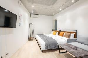 En eller flere senge i et værelse på Ouverture102 Yoyogi Koen Station 10minute