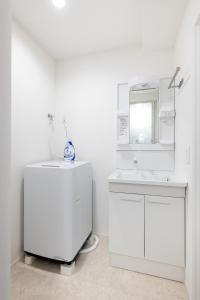 Et badeværelse på Ouverture102 Yoyogi Koen Station 10minute + 23 billeder