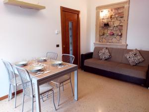 Posezení v ubytování LotusNest - Casa Priv - Matr, Parcheggio, Treno + 5 fotografií