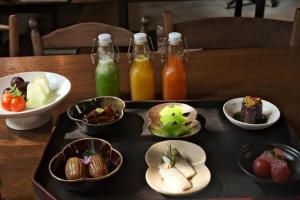 Makanan di atau berdekatan hotel