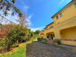 an external view of a large yellow building at Baccano Escape in Rome