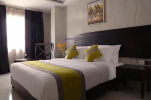 Postel nebo postele na pokoji v ubytování Hotel Continental Inn