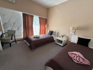 Postel nebo postele na pokoji v ubytování Aparthotel Waldinger Skopje