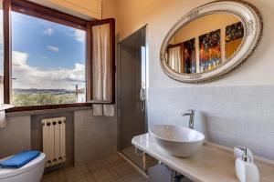 A bathroom at Villa Raffaella