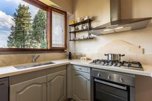 A kitchen or kitchenette at Villa Raffaella