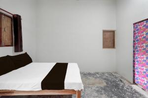 SPOT ON Rs Hotel客房内的一张或多张床位