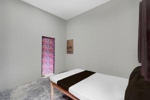 SPOT ON Rs Hotel客房内的一张或多张床位