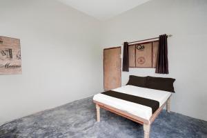 SPOT ON Rs Hotel客房内的一张或多张床位