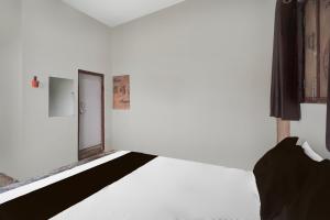 SPOT ON Rs Hotel客房内的一张或多张床位