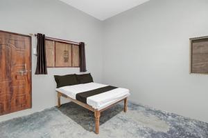 SPOT ON Rs Hotel客房内的一张或多张床位