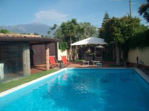 The swimming pool at or close to VILLA SINGOLA -SOLE-LUNA-Casavilladusoleil