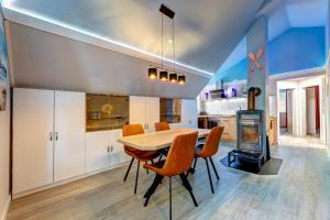 Kuchyň nebo kuchyňský kout v ubytování Dünenhäuser Ückeritz UnserUsedomDe FeWo ca80qm mit privater Sauna und Kamin Parkplatz direkt am Strand 7I3 + 14 fotografií