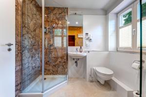 Koupelna v ubytování Dünenhäuser Ückeritz UnserUsedomDe FeWo ca80qm mit privater Sauna und Kamin Parkplatz direkt am Strand 7I3