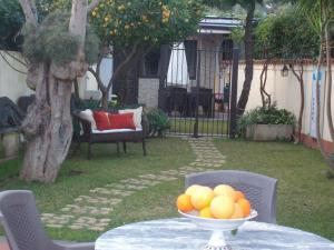 A garden outside VILLA SINGOLA -SOLE-LUNA-Casavilladusoleil