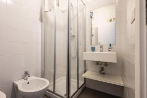 Et badeværelse på IseoLakeRental - Palazzo Cinquecento