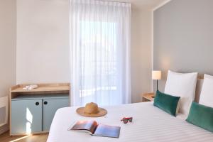 Ένα ή περισσότερα κρεβάτια σε δωμάτιο στο Quality Suites Cherbourg