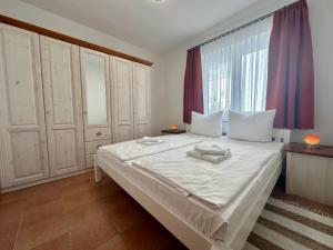 Postel nebo postele na pokoji v ubytování Ferienanlage "Uns Wiek Hus" Ferienwohnung 3