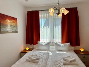 Postel nebo postele na pokoji v ubytování Ferienanlage "Uns Wiek Hus" Ferienwohnung 2
