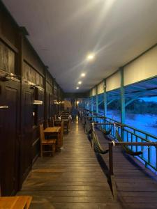 Restaurace v ubytování Sompong sunset view guest house