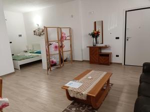 a living room with a table and a mirror at HomeSweetHome in Salento in Veglie