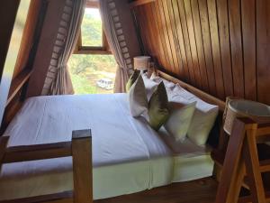 Postel nebo postele na pokoji v ubytování Wilpattu Safari Resort