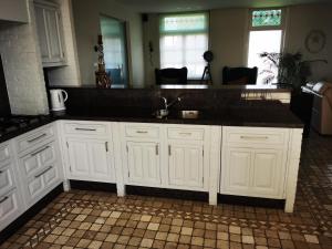 Η κουζίνα ή μικρή κουζίνα στο Cor-U +50 φωτογραφίες